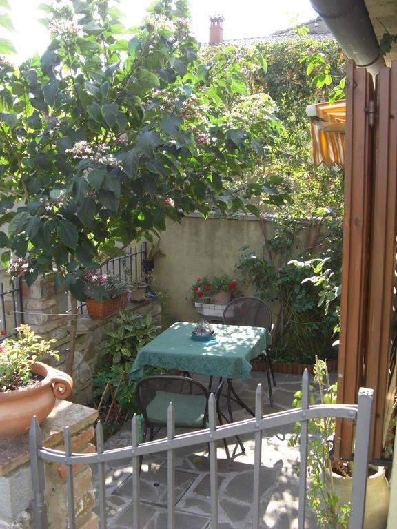 La Morosa Hostal Castel Rigone Exterior foto