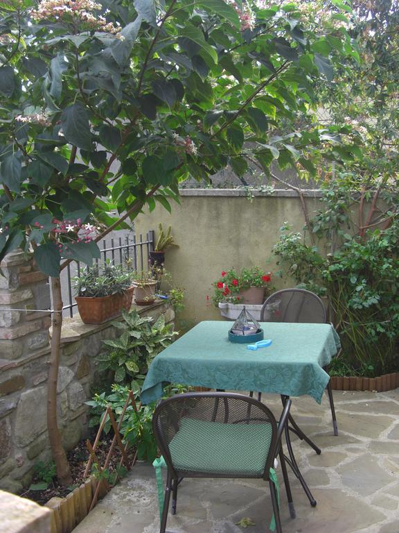 La Morosa Hostal Castel Rigone Exterior foto